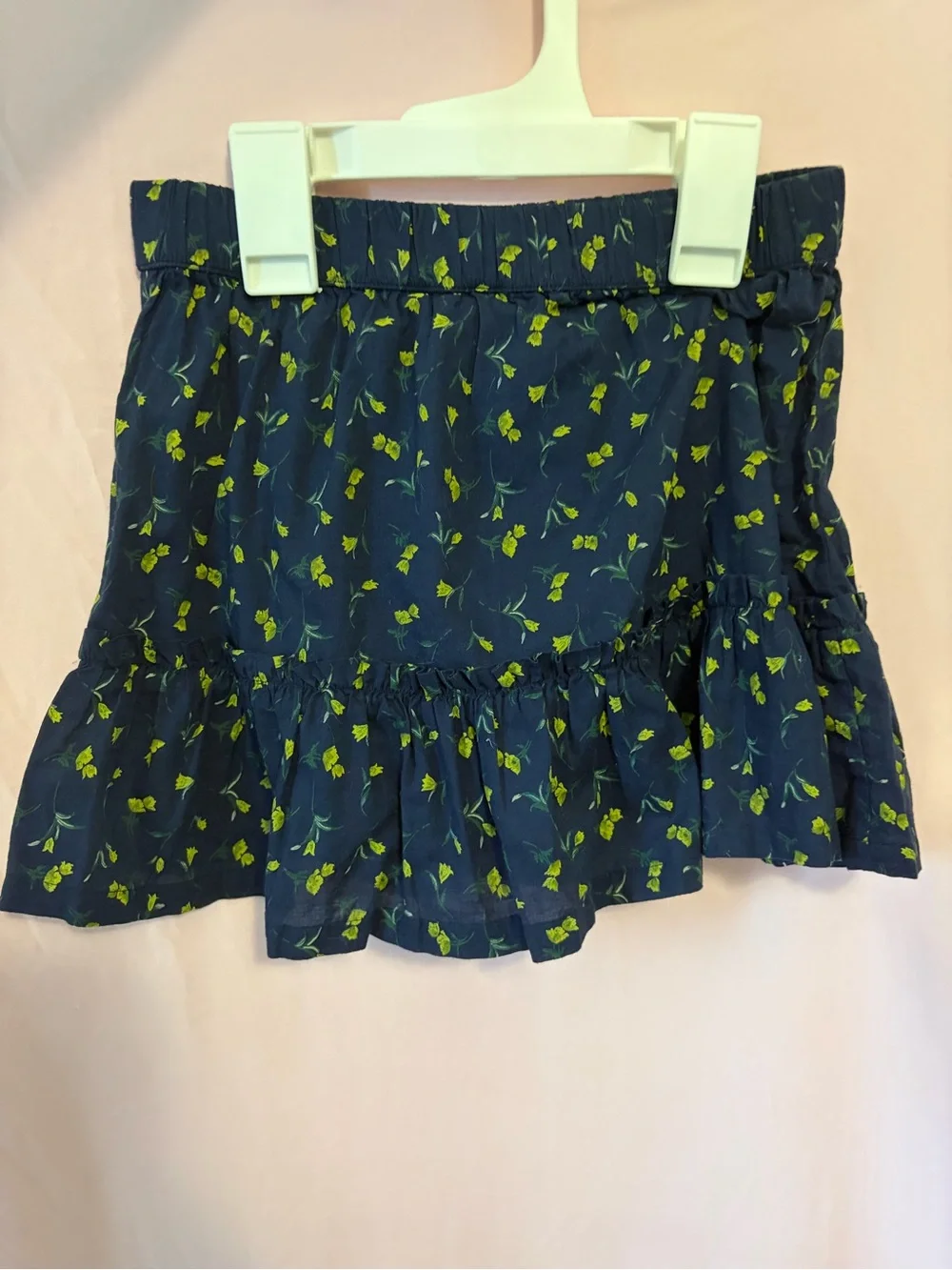 GAP kids Navy Floral Ruffle Skirt Green Print and matching green shirt size 6/7